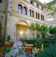 Parador de Alcaniz 15 courtyard